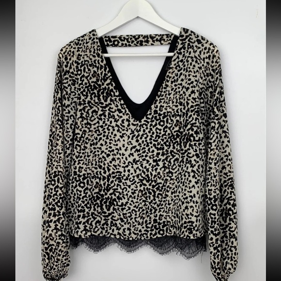 Daytrip Leopard print long sleeve Blouse size small - Picture 2 of 9
